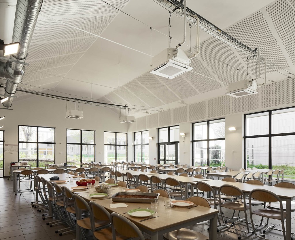 Réfectoire du groupe scolaire Simone SIGNORET à Saint-Priest