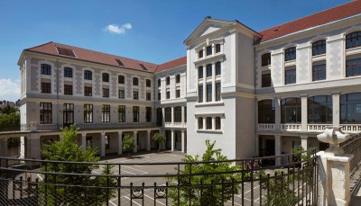 Façade du collège de la Tourette à Lyon, dans le 4ème arrondissement