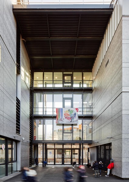 Entrée école Charles de Foucauld à Lyon, dans le Rhône