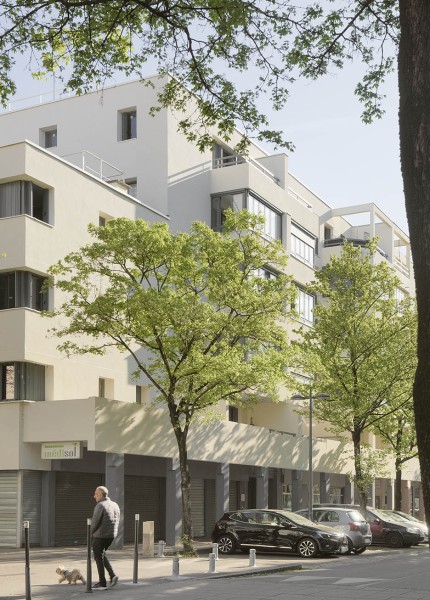 Parking situé au pied de l'immeuble Erilia dans le 7ème arrondissement de Lyon