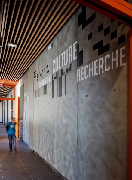 Couloir du collège de la Tourette à Lyon, dans le 4ème arrondissement