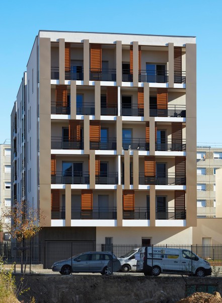 Architecture de la façade de l'immeuble Le Louisiane  Vénissieux