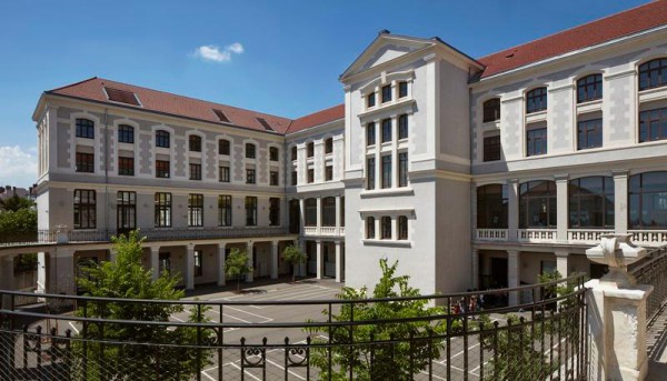 Façade du collège de la Tourette à Lyon, dans le 4ème arrondissement