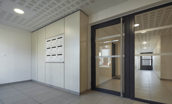 Hall d'entrée de la résidence Dynacité à Beynost, dans l'ain