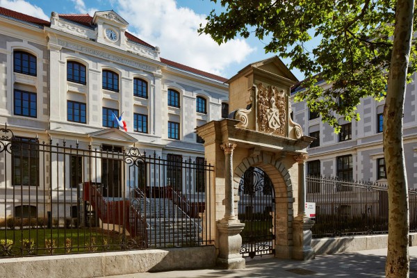 Portail entrée principale du collège de la Tourette à Lyon, dans le 4ème arrondissement