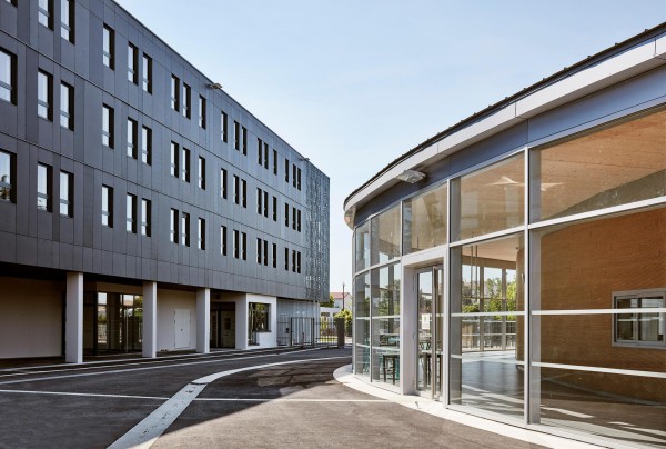 Vue depuis la cours du Lycée de Dauphiné situé à Romans-sur-Isère