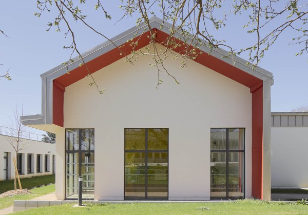 Façade du Réfectoire du groupe scolaire Simone SIGNORET à Saint-Priest