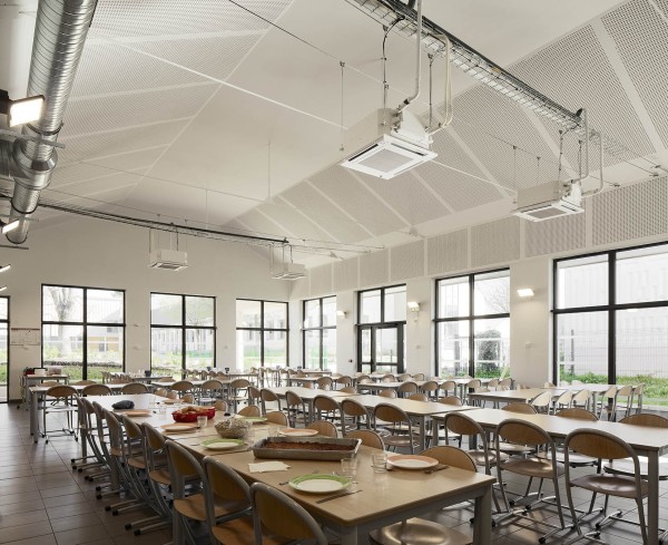 Réfectoire du groupe scolaire Simone SIGNORET à Saint-Priest