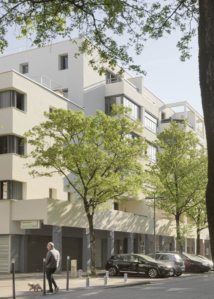 Parking situé au pied de l'immeuble Erilia dans le 7ème arrondissement de Lyon