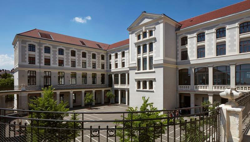 Façade du collège de la Tourette à Lyon, dans le 4ème arrondissement